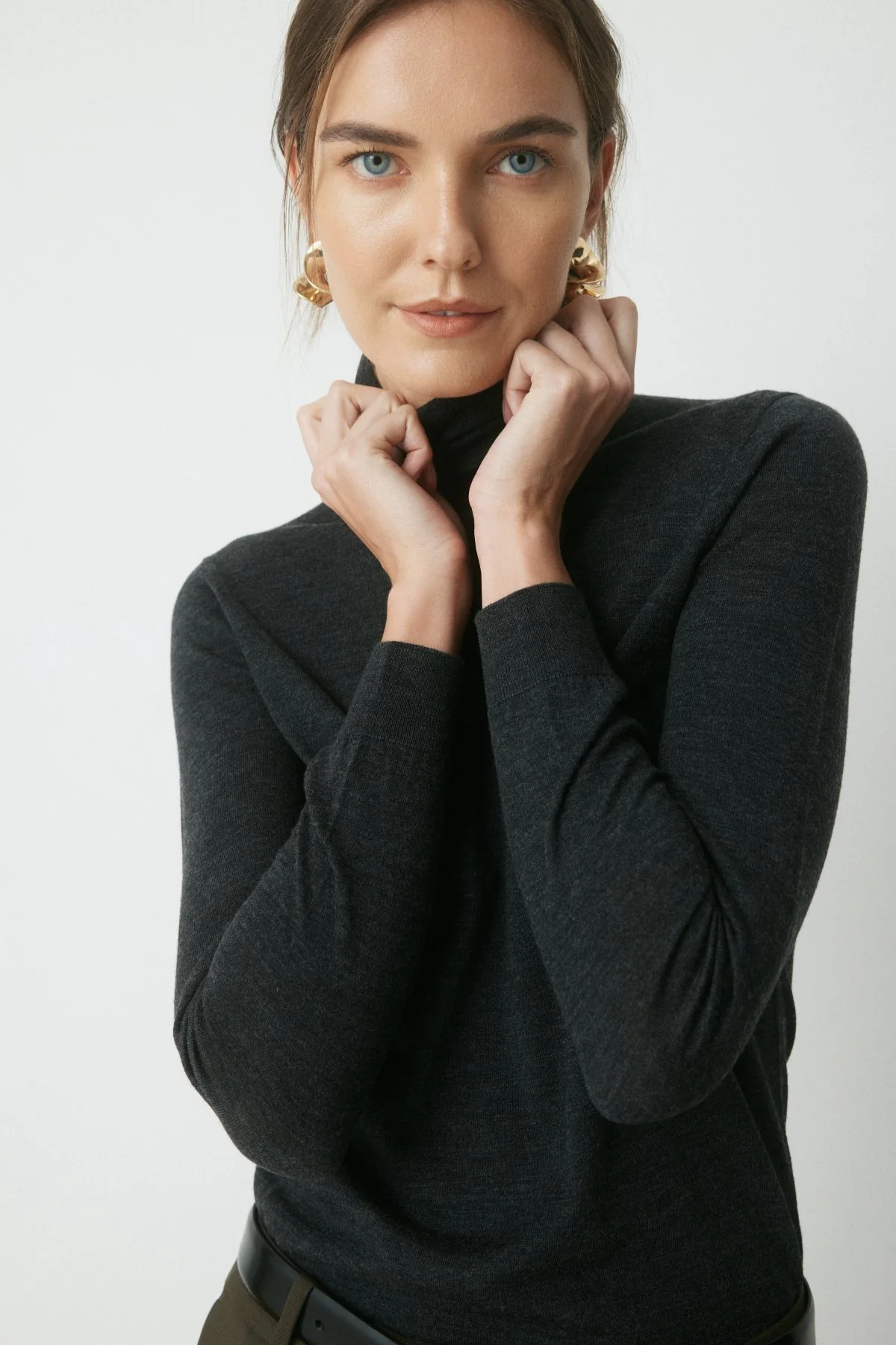 River Merino Rollneck Jumper - Charcoal - Image 5