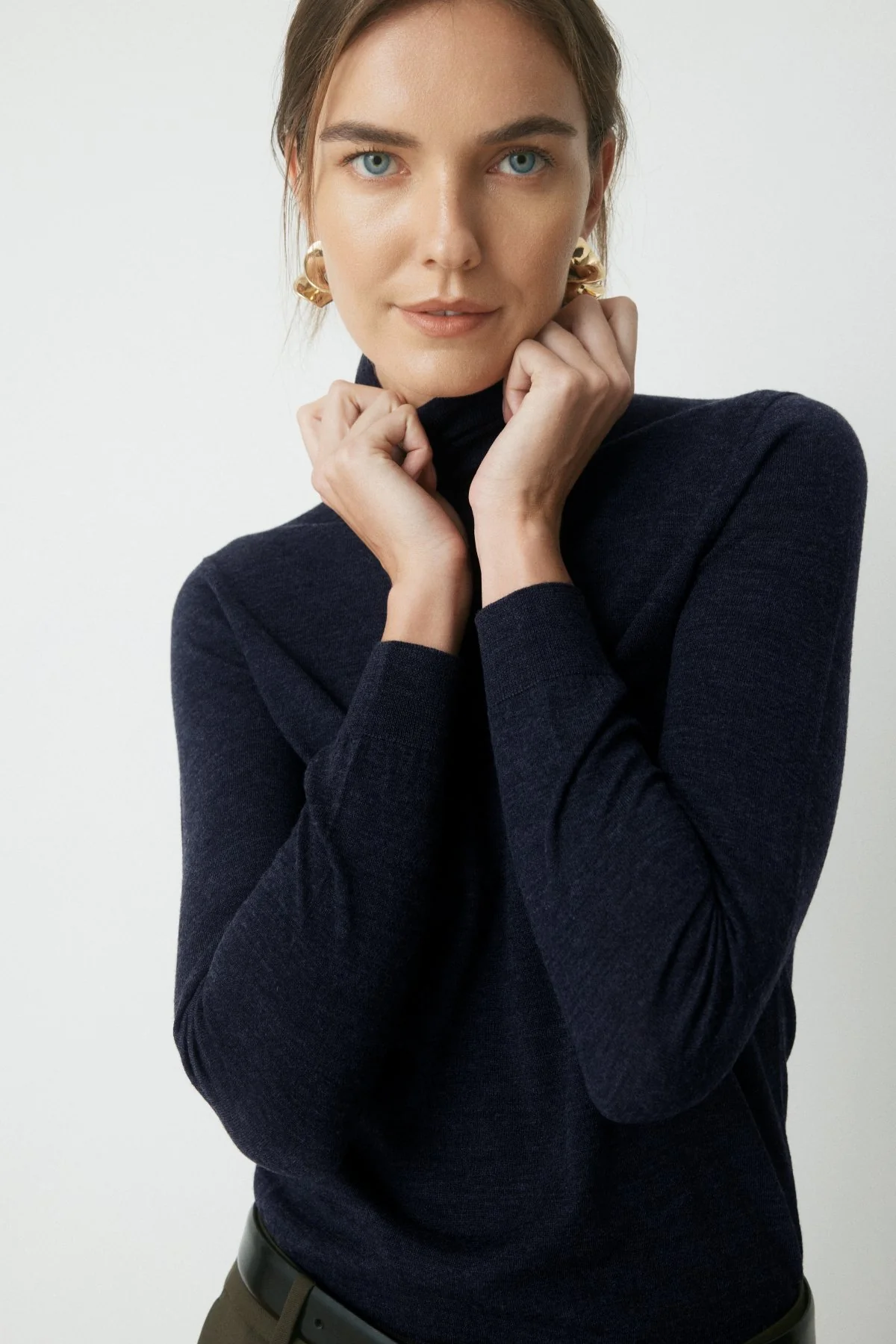 River Merino Rollneck Jumper - Navy - Image 5