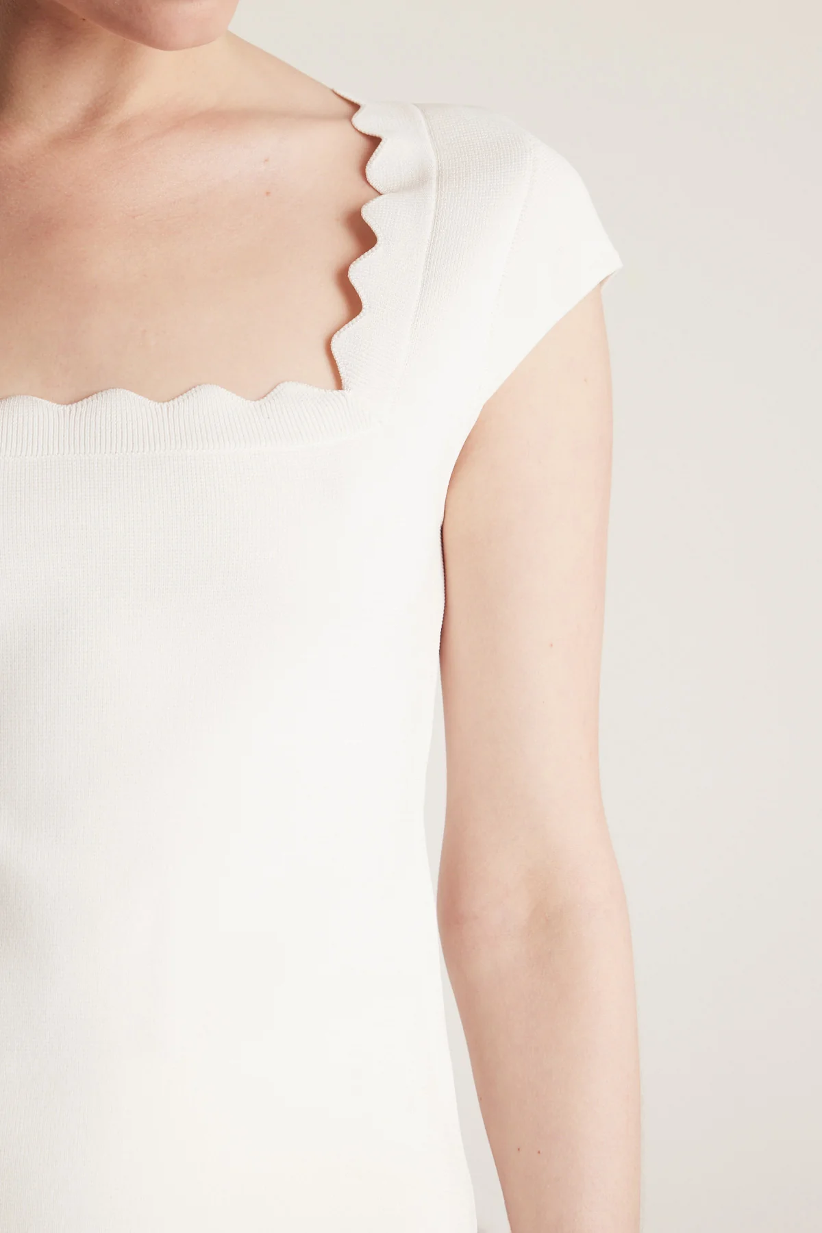 Crepe Scallop Top - White - Image 5